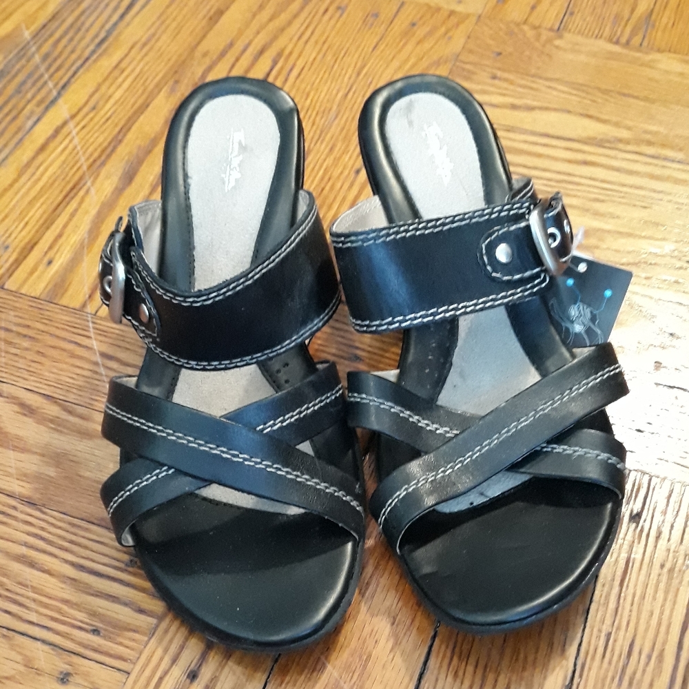 Thom McAn black sandals